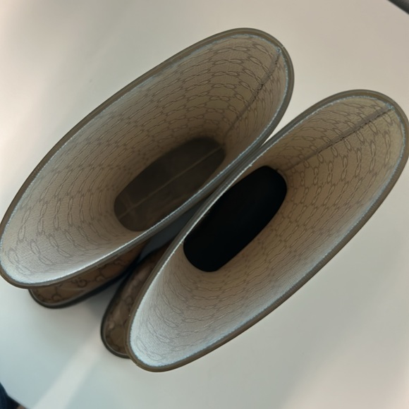 Gucci Wellington boots, great condition missing one insole. Size 37, no box - Picture 2 of 10